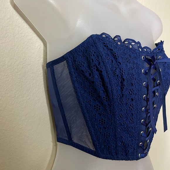 Victoria's Secret Strapless Corset Top Eyelet Lace Sheer design NWT Small - Picture 3 of 9
